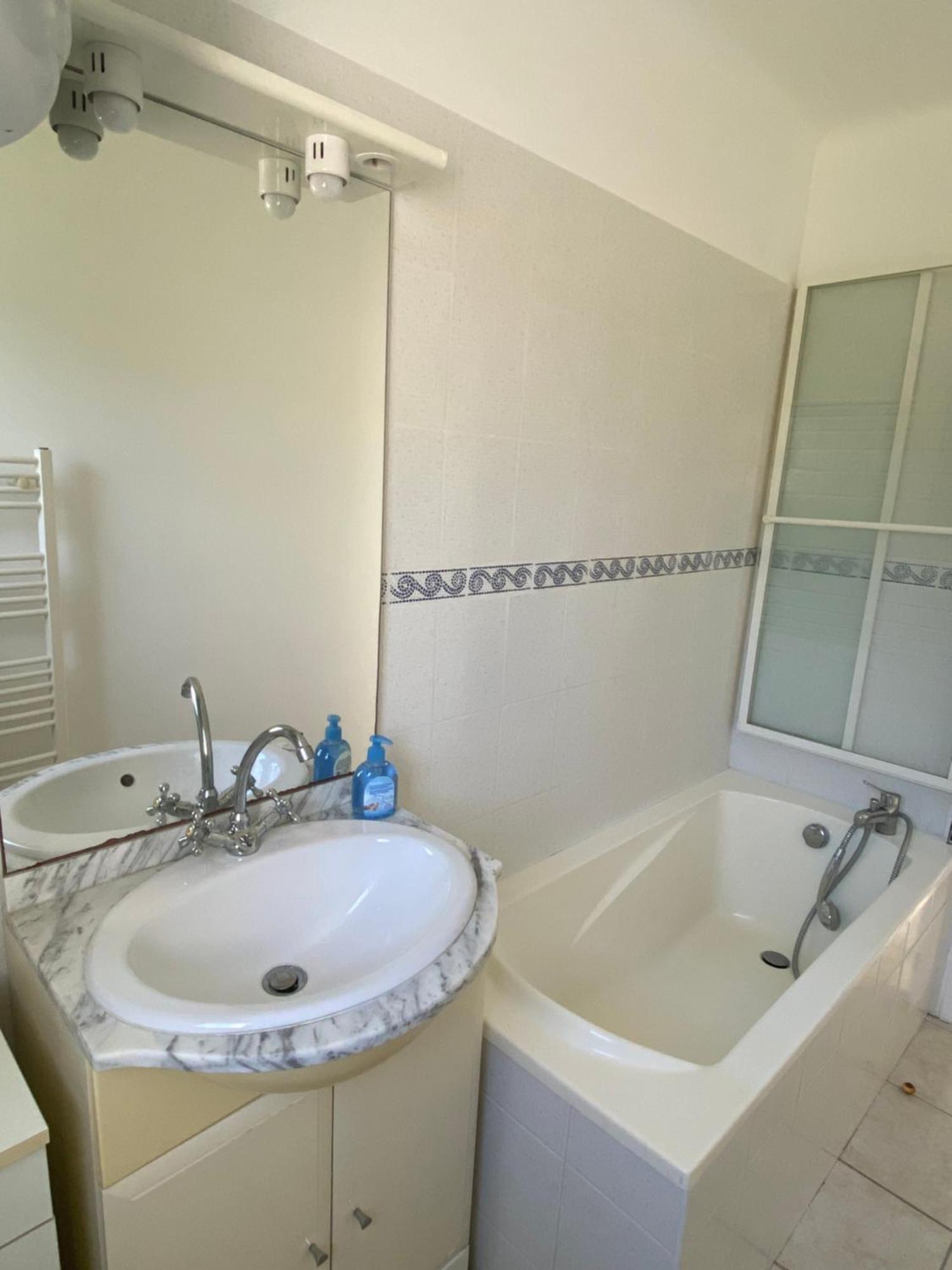Chez Madou, T1 En Bas De Villa Et Rez De Jardin A 900M De La Mer Et Des Commerces Fréjus Buitenkant foto